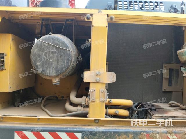 散熱器正面(大件艙室) 散熱器正面(大件艙室)