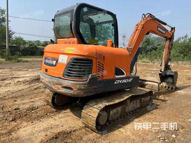整機(jī)右后45°(整機(jī)外觀) 整機(jī)右后45°(整機(jī)外觀)