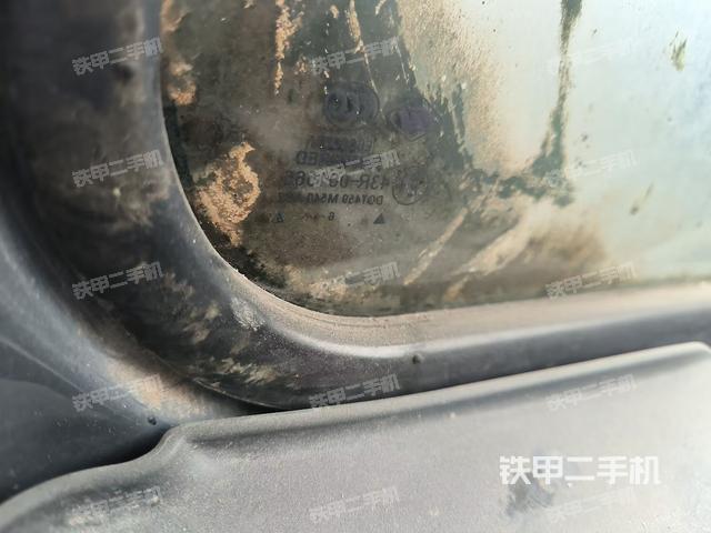 后窗玻璃角標(駕駛室部分) 后窗玻璃角標(駕駛室部分)