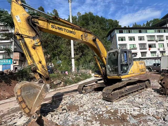 住友SH240-5挖掘機(jī)