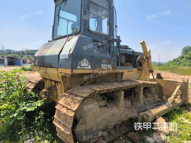 右后45°(推土機整車外觀) 右后45°(推土機整車外觀)