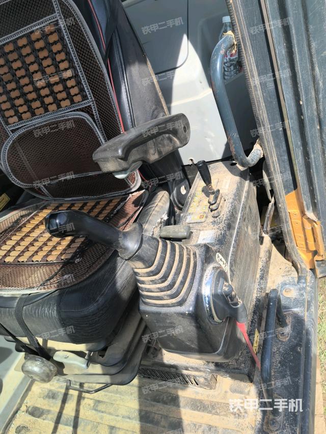 座椅左側(cè)控制臺/音響/含左手柄（駕駛室部分）