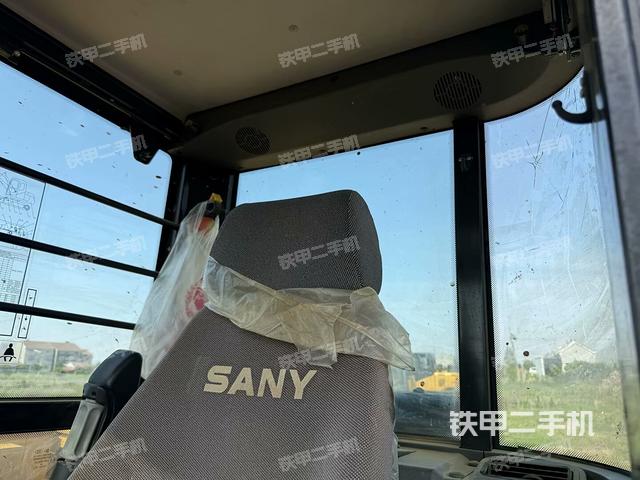 后窗玻璃角標(駕駛室部分) 后窗玻璃角標(駕駛室部分)