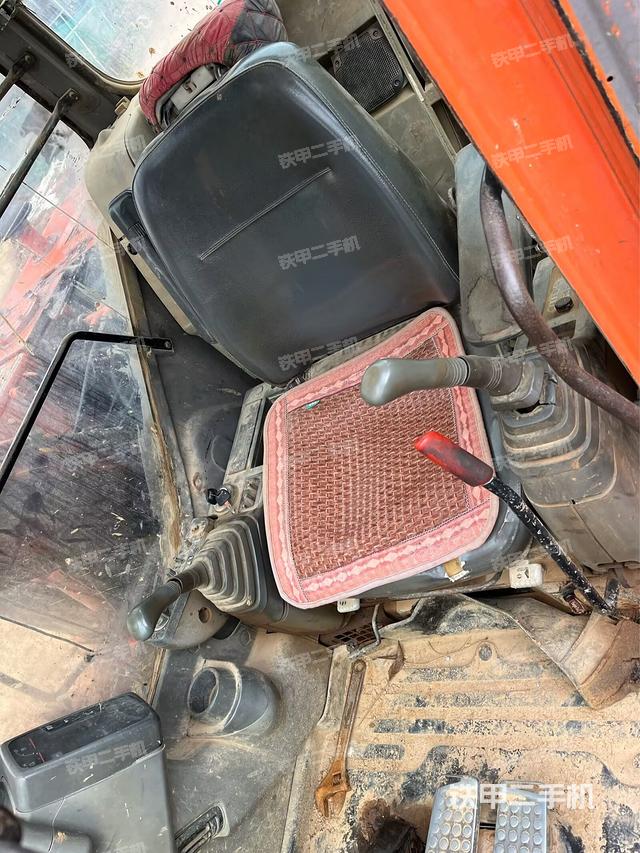 駕駛室整體（整機外觀）