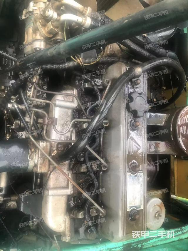 回轉(zhuǎn)馬達(dá)和主控閥(整機(jī)外觀) 回轉(zhuǎn)馬達(dá)和主控閥(整機(jī)外觀)