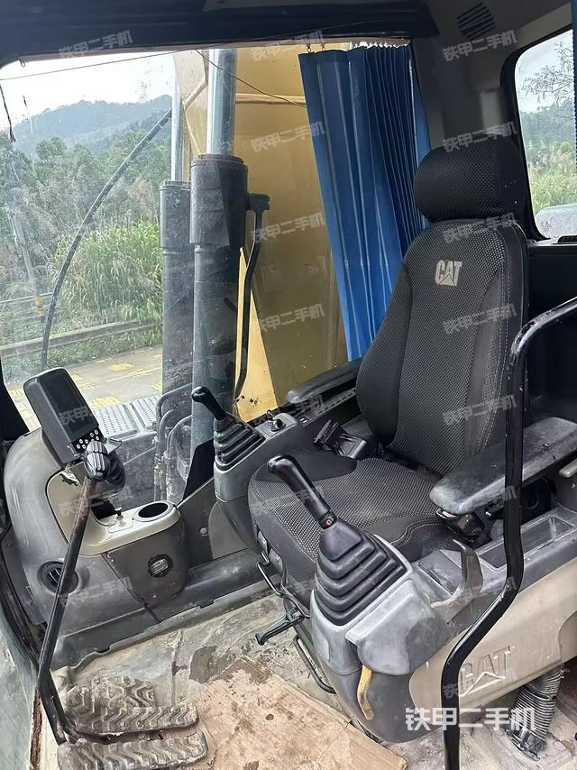 駕駛室整體(整機外觀) 駕駛室整體(整機外觀)