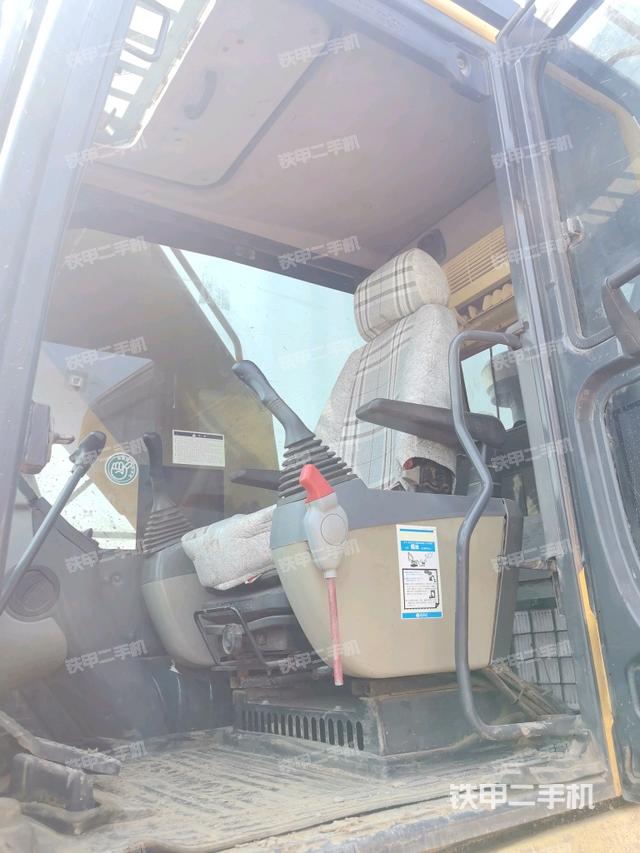 駕駛室整體(整機外觀) 駕駛室整體(整機外觀)