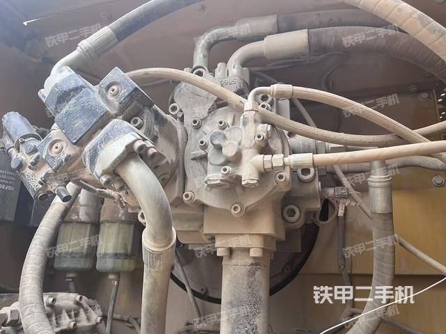 液壓泵艙室正面整體（整機(jī)外觀）