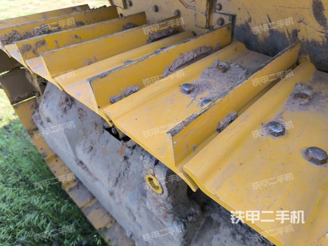 左驅(qū)動輪(推土機底盤及工作裝置) 左驅(qū)動輪(推土機底盤及工作裝置)