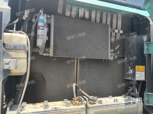 散熱器正面(大件艙室) 散熱器正面(大件艙室)
