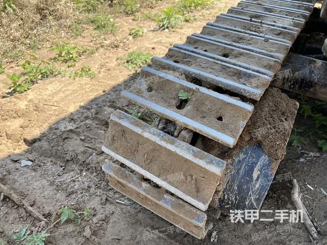 单侧履带整体(整机外观) 单侧履带整体(整机外观)