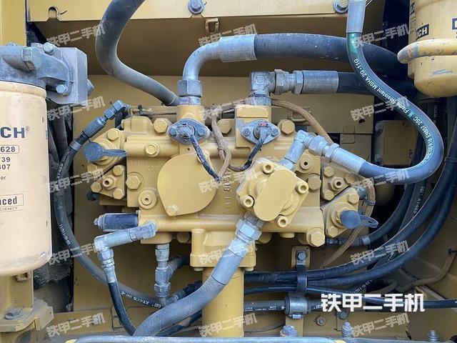 液壓泵艙室正面整體(整機外觀) 液壓泵艙室正面整體(整機外觀)