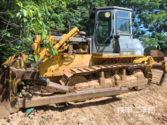 山推SD16標(biāo)準(zhǔn)型推土機(jī)