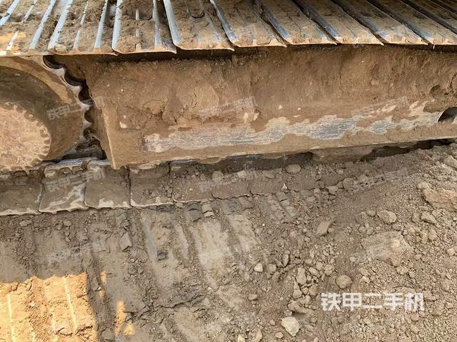 單側(cè)履帶整體(整機(jī)外觀) 單側(cè)履帶整體(整機(jī)外觀)