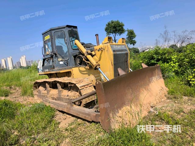 右前45°(推土機(jī)整車外觀) 右前45°(推土機(jī)整車外觀)