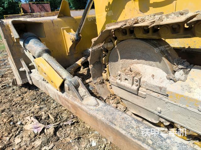 左側(cè)履帶全景(推土機底盤及工作裝置) 左側(cè)履帶全景(推土機底盤及工作裝置)