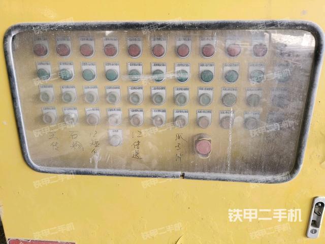 駕駛室操作臺（設備外觀及核心部件）