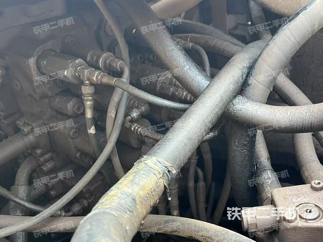 回轉(zhuǎn)馬達(dá)和主控閥(整機(jī)外觀) 回轉(zhuǎn)馬達(dá)和主控閥(整機(jī)外觀)
