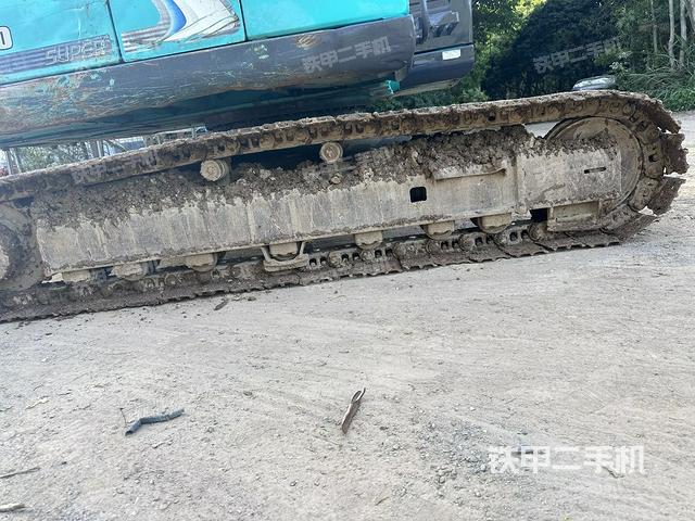 單側(cè)履帶整體(整機(jī)外觀) 單側(cè)履帶整體(整機(jī)外觀)
