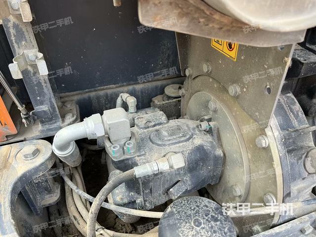 液壓泵艙室正面整體(整機(jī)外觀) 液壓泵艙室正面整體(整機(jī)外觀)