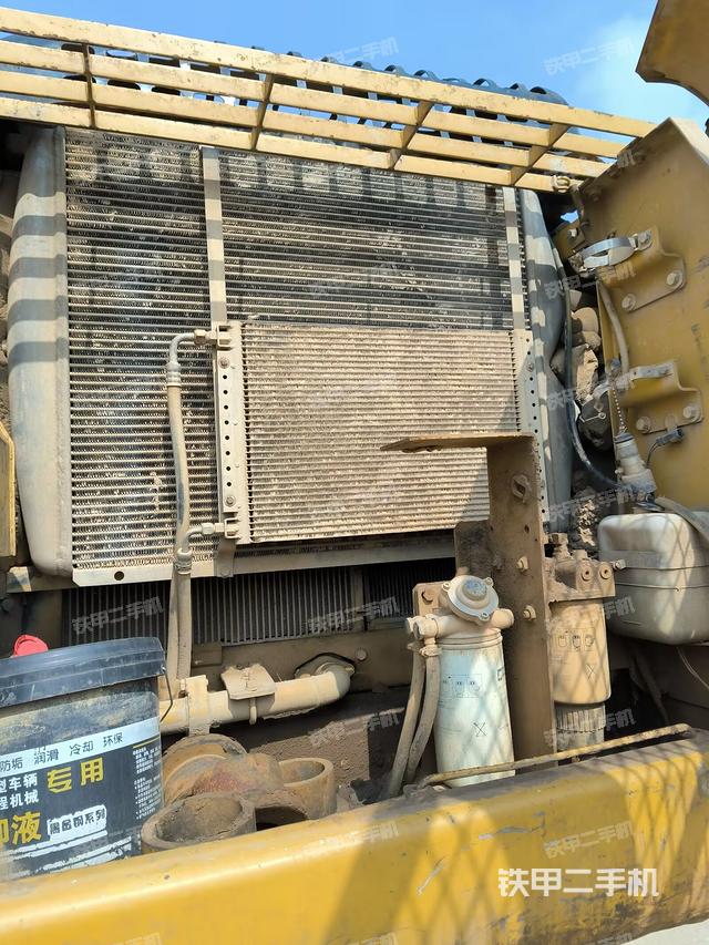 散熱器正面(大件艙室) 散熱器正面(大件艙室)