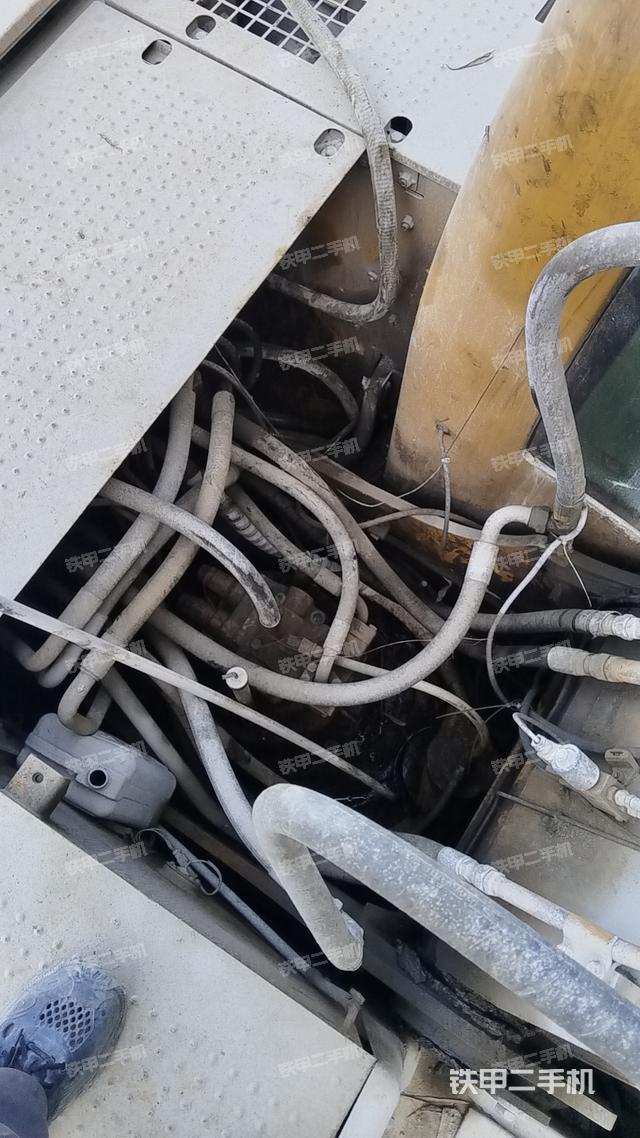 回转马达和主控阀（整机外观）