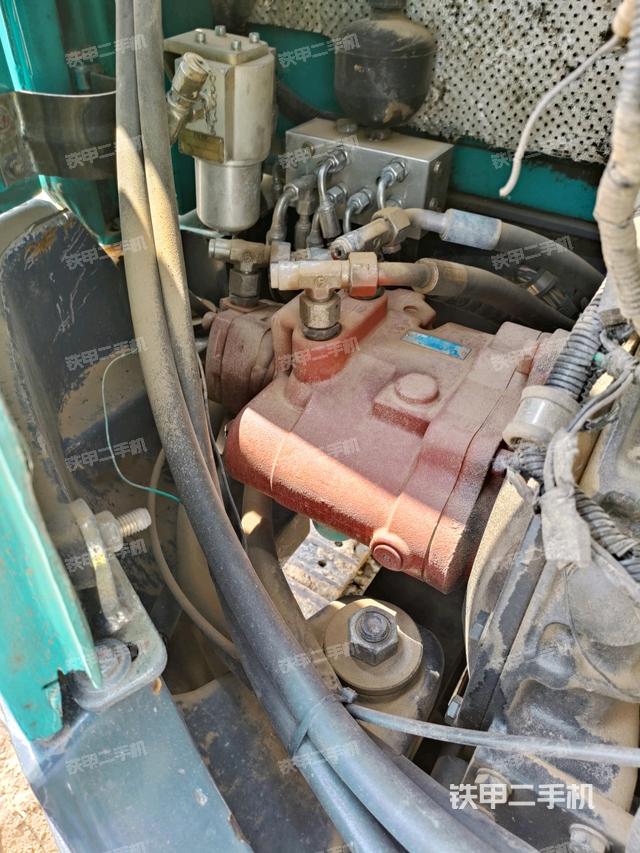 液壓泵艙室正面整體(整機(jī)外觀) 液壓泵艙室正面整體(整機(jī)外觀)