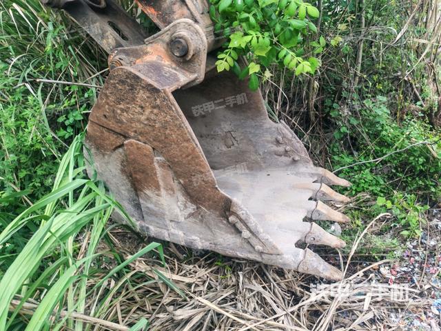 鏟斗右后整體(工作和回轉裝置) 鏟斗右后整體(工作和回轉裝置)