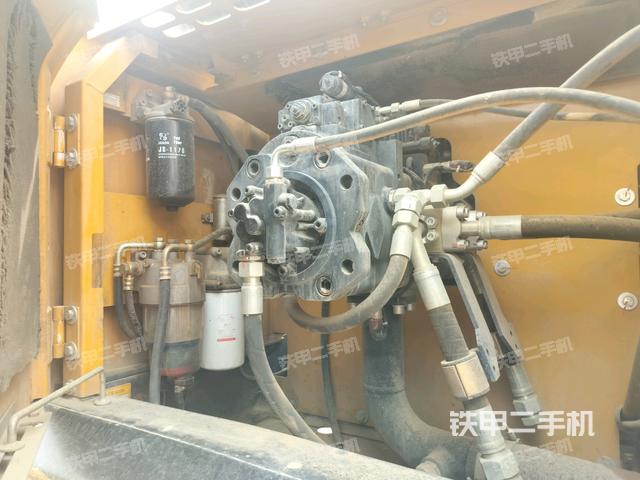 液壓泵艙室正面整體(整機(jī)外觀) 液壓泵艙室正面整體(整機(jī)外觀)