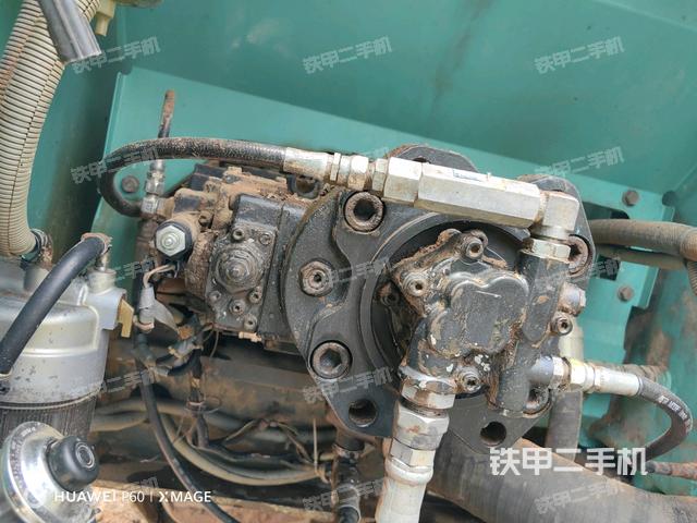 液壓泵艙室正面整體(整機外觀) 液壓泵艙室正面整體(整機外觀)