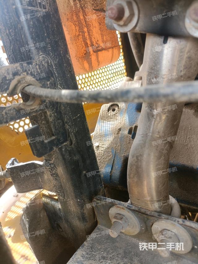 液壓泵艙室正面整體(整機(jī)外觀) 液壓泵艙室正面整體(整機(jī)外觀)