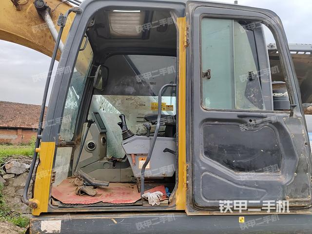 駕駛室整體（整機外觀）