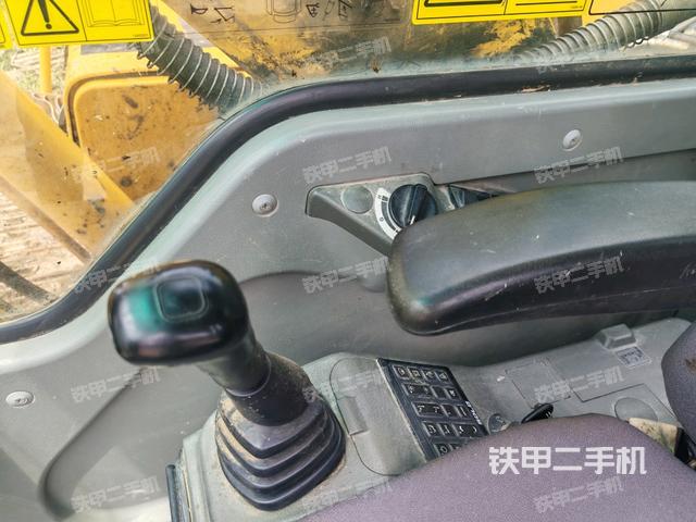 座椅右側(cè)控制臺(tái)/鑰匙門/油門/含右手柄(駕駛室部分) 座椅右側(cè)控制臺(tái)/鑰匙門/油門/含右手柄(駕駛室部分)