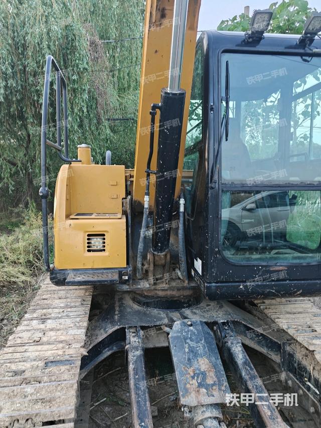 轉盤和下車架正前(工作和回轉裝置) 轉盤和下車架正前(工作和回轉裝置)