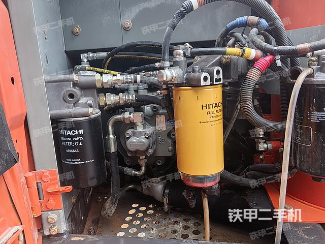 液壓泵艙室正面整體(整機(jī)外觀) 液壓泵艙室正面整體(整機(jī)外觀)