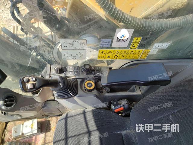 座椅右側(cè)控制臺(tái)/鑰匙門/油門/含右手柄(駕駛室部分) 座椅右側(cè)控制臺(tái)/鑰匙門/油門/含右手柄(駕駛室部分)