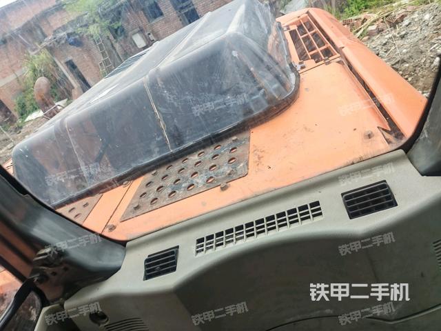 駕駛室左前45度(駕駛室部分) 駕駛室左前45度(駕駛室部分)