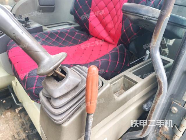 座椅左側控制臺/音響/含左手柄(駕駛室部分) 座椅左側控制臺/音響/含左手柄(駕駛室部分)