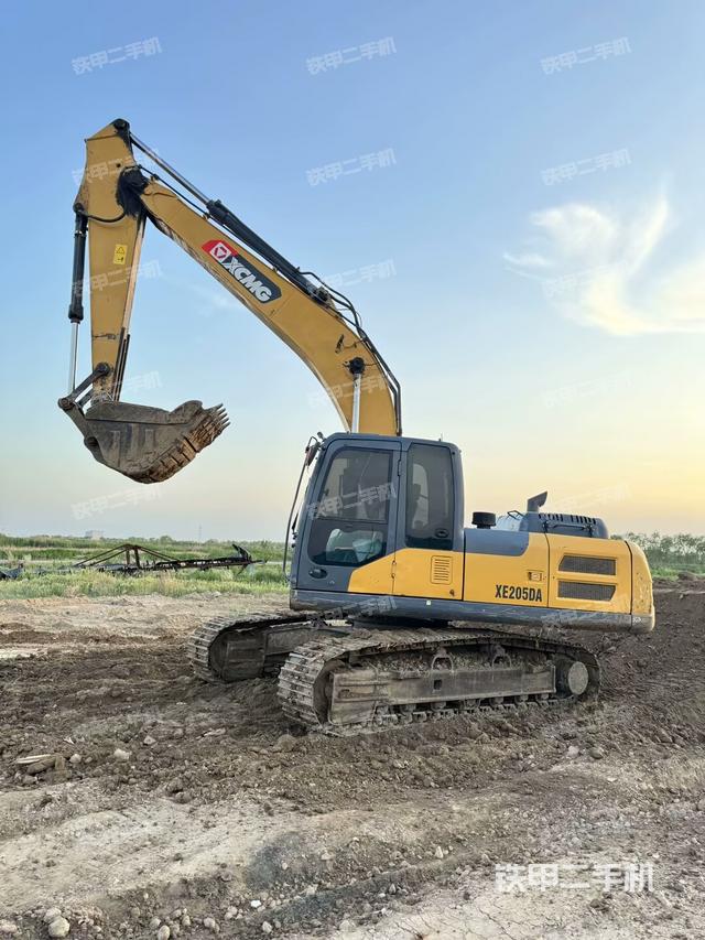 徐工XE205DA挖掘機(jī)