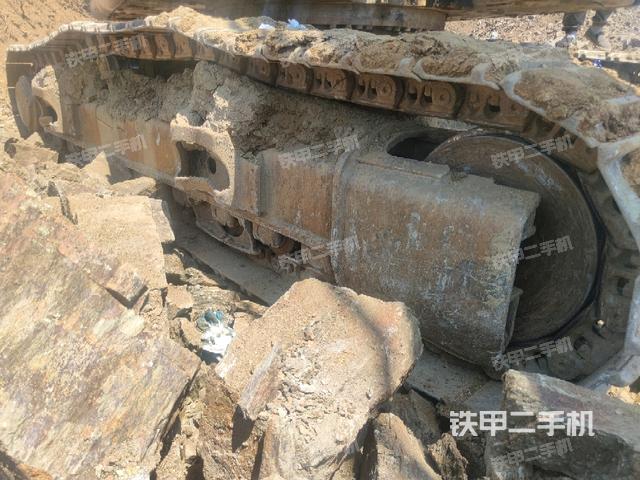 右侧履带整体(行走机构) 右侧履带整体(行走机构)