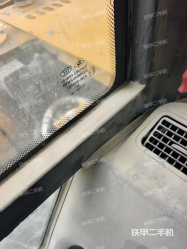 右側(cè)玻璃角標(biāo)(駕駛室部分) 右側(cè)玻璃角標(biāo)(駕駛室部分)