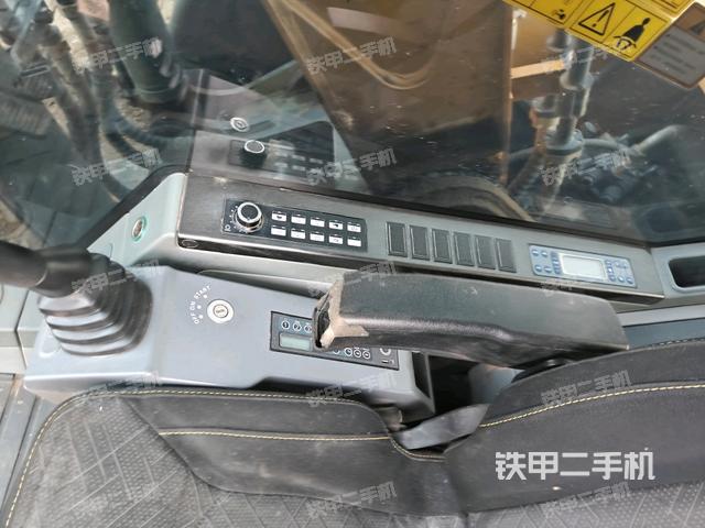 座椅右側(cè)控制臺(tái)/鑰匙門/油門/含右手柄(駕駛室部分) 座椅右側(cè)控制臺(tái)/鑰匙門/油門/含右手柄(駕駛室部分)