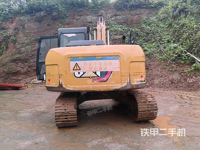 駕駛室頂部(整機(jī)外觀) 駕駛室頂部(整機(jī)外觀)