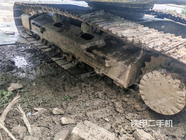 左側(cè)履帶整體?(行走機(jī)構(gòu)) 左側(cè)履帶整體?(行走機(jī)構(gòu))