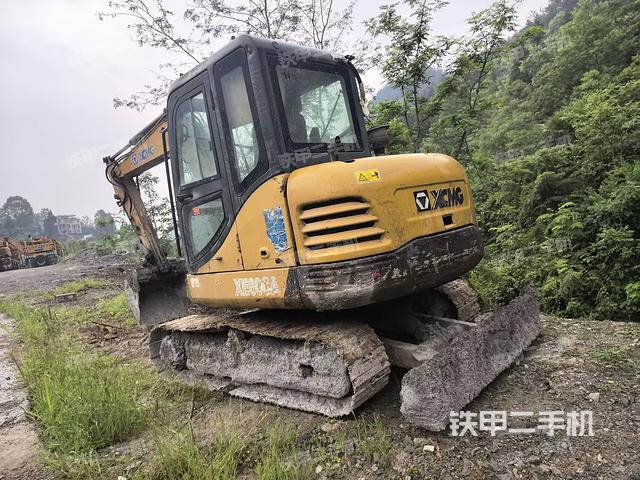 驾驶室顶部（整机外观）