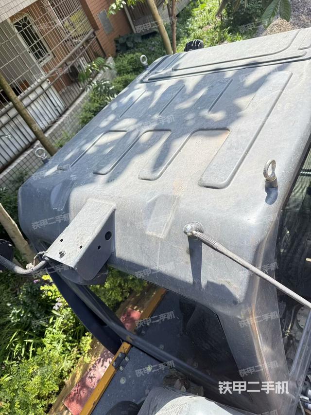 駕駛室頂部(整機外觀) 駕駛室頂部(整機外觀)