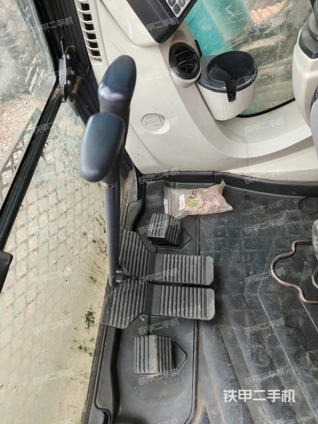 座椅右側(cè)控制臺(tái)/鑰匙門/油門/含右手柄（駕駛室部分）