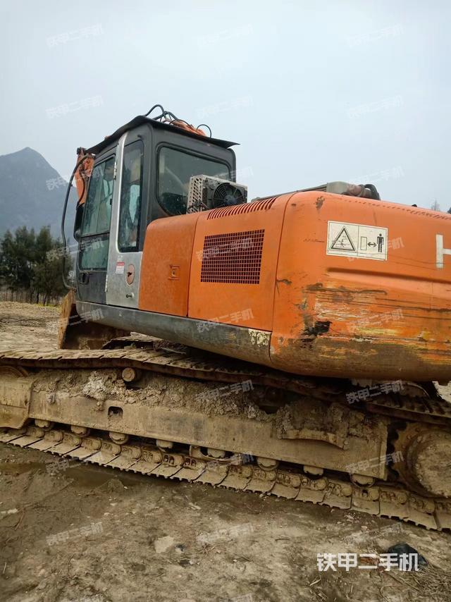 駕駛室頂部(整機(jī)外觀) 駕駛室頂部(整機(jī)外觀)