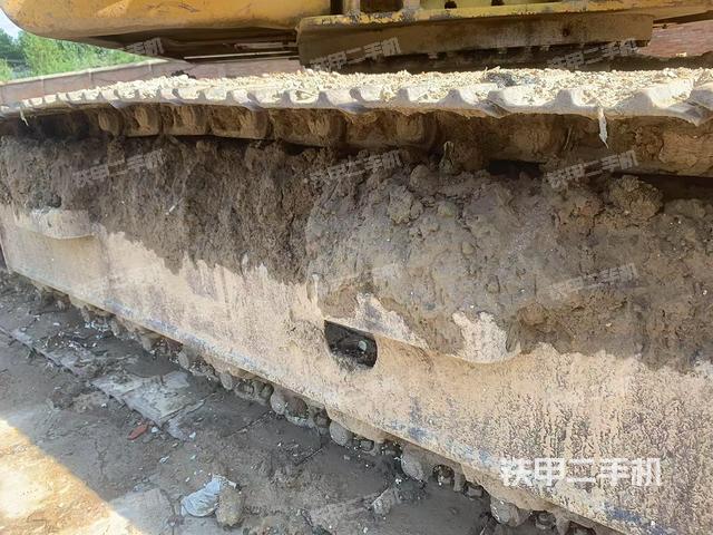 單側(cè)履帶整體(整機(jī)外觀) 單側(cè)履帶整體(整機(jī)外觀)
