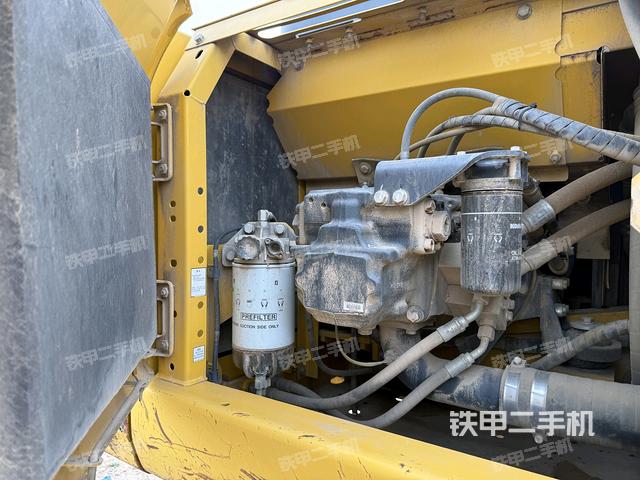 液壓泵艙室正面整體(整機外觀) 液壓泵艙室正面整體(整機外觀)